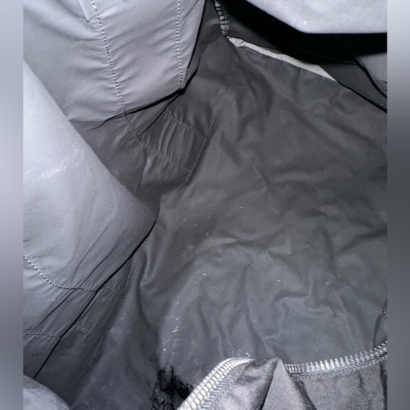 Prada sport duffle comes with authentication card - Picture 11 of 12